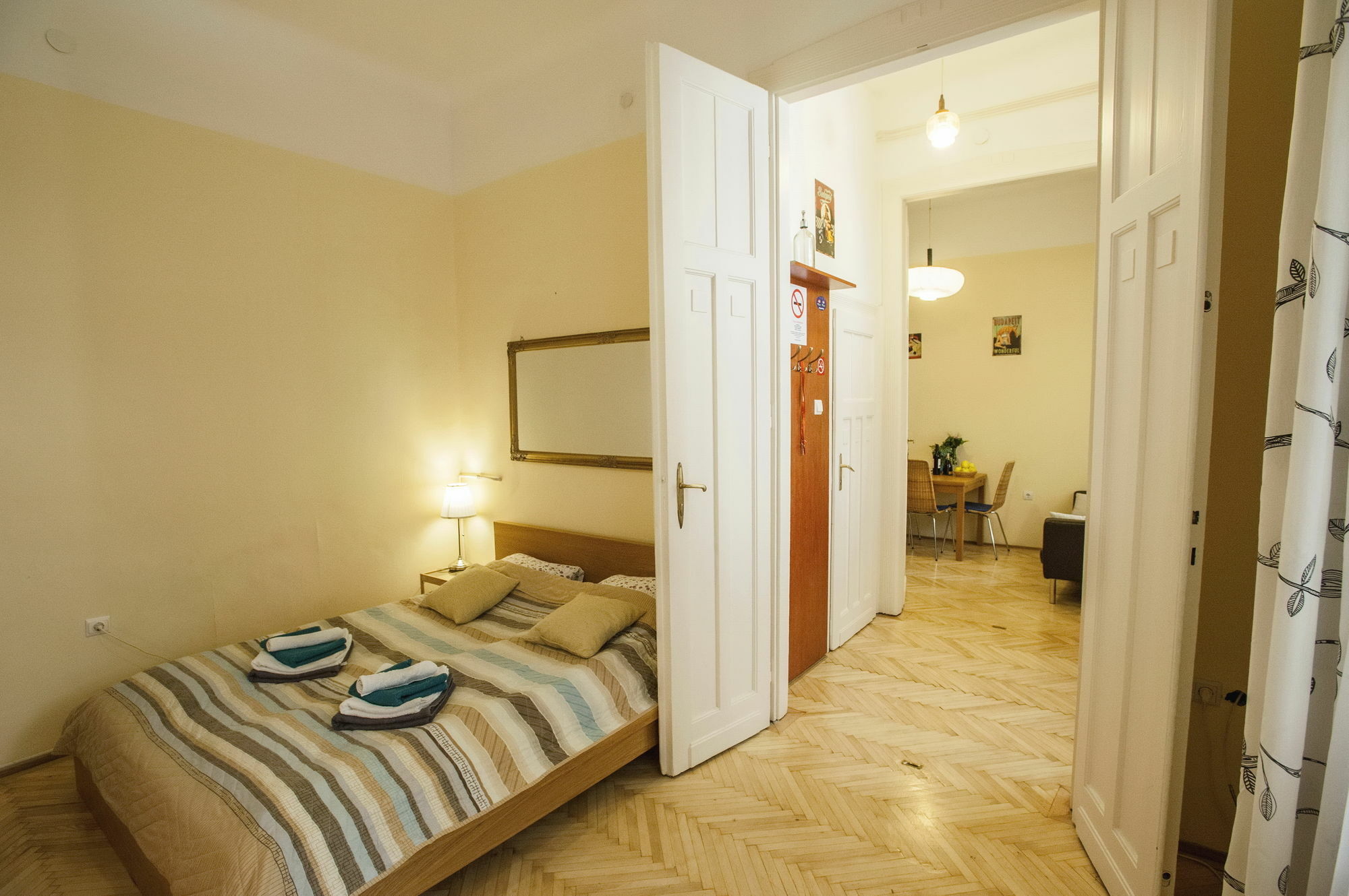 Piano Pop Apartment
